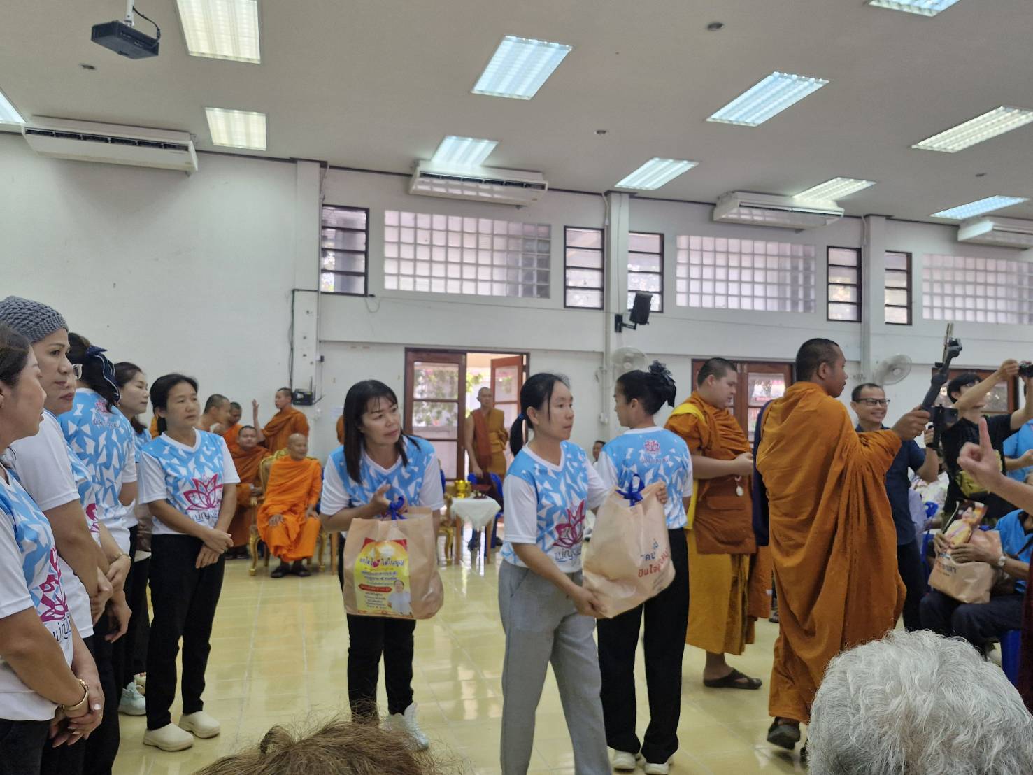 โครงการแจกถุงยังชีพสร้างมหาทานบารมี ถวายกำลังบุญแผ่นดินไทย