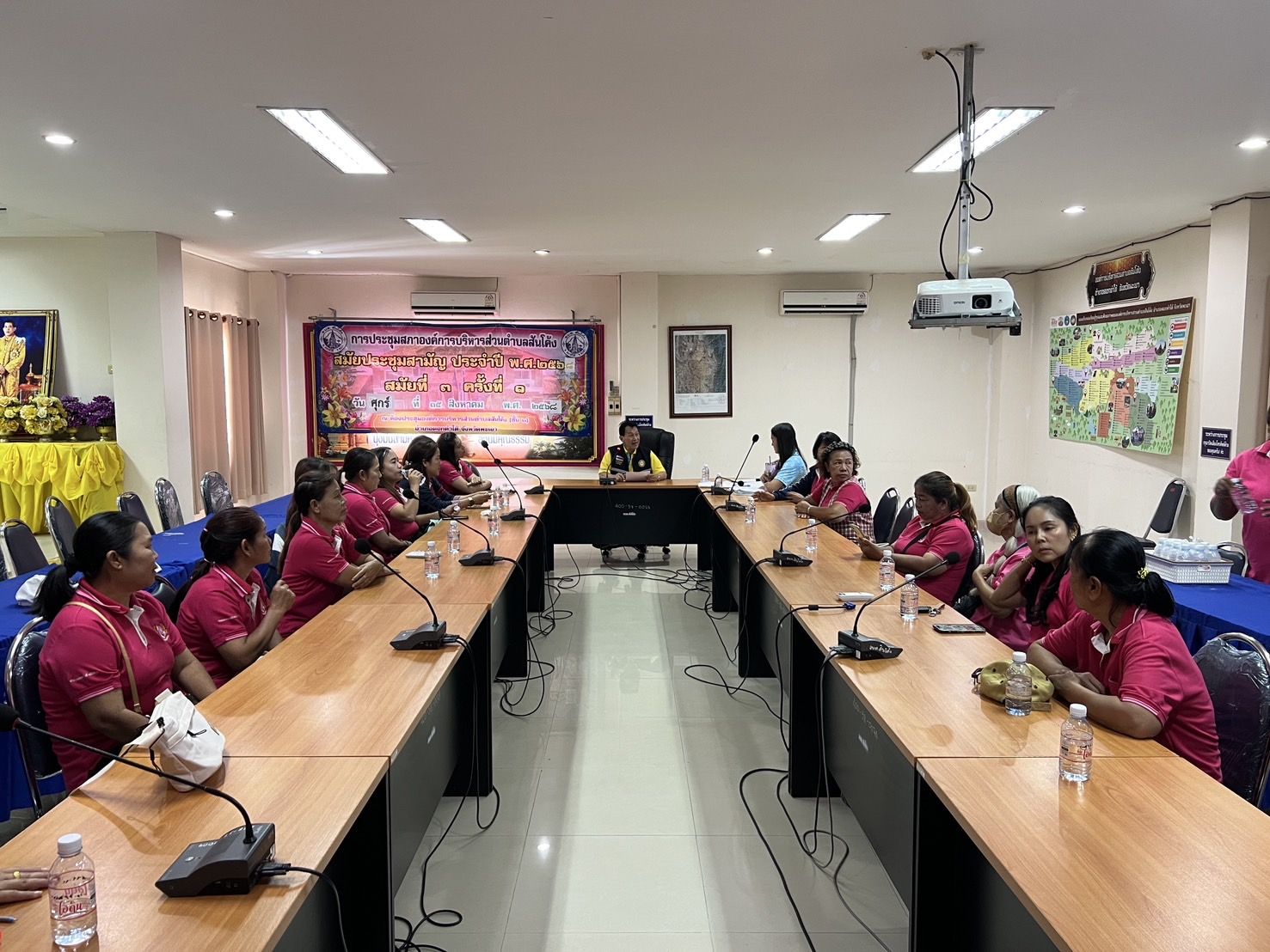 ประชุมคัดเลือกประธานคณะกรรมการพัฒนาสตรีตำบลสันโค้ง